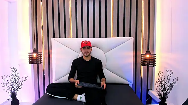 Snapshot of Liam_crox chatting on February 13, 2025, 9:06 pm Liam crox online show from February 13, 2025, 9:06 pm