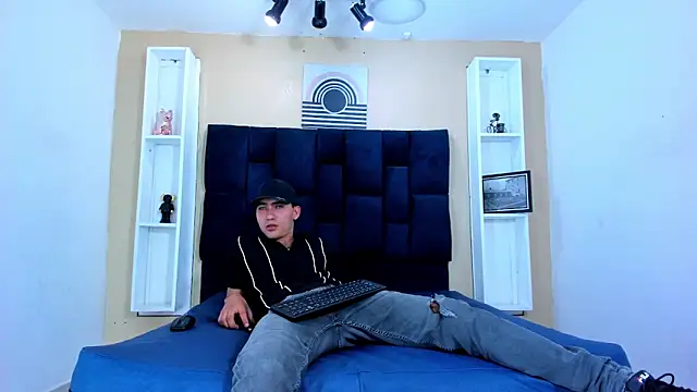 Snapshot of Liam_crox chatting on February 15, 2025, 3:28 pm Liam crox online show from February 15, 2025, 3:28 pm