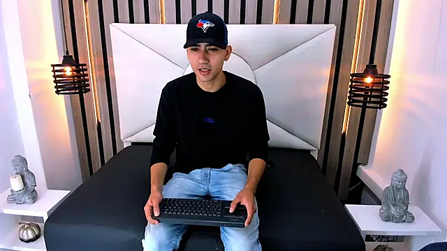 Snapshot of Liam_crox chatting on March 3, 2025, 12:48 pm Liam crox online show from March 3, 2025, 12:48 pm