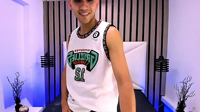 Snapshot of Liam_crox chatting on March 8, 2025, 6:47 pm Liam crox online show from March 8, 2025, 6:47 pm