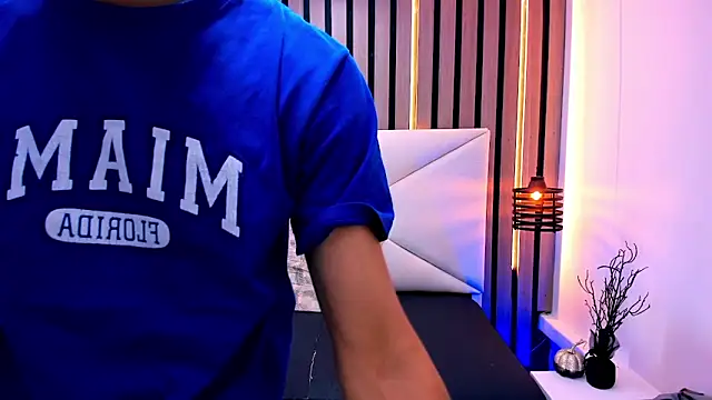 Snapshot of Liam_crox chatting on March 12, 2025, 12:57 pm Liam crox online show from March 12, 2025, 12:57 pm