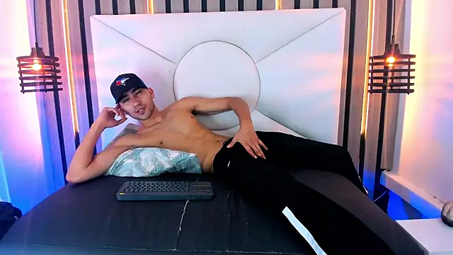 Snapshot of Liam_crox chatting on March 14, 2025, 7:34 pm Liam crox online show from March 14, 2025, 7:34 pm