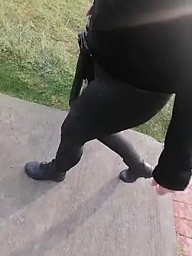 sophie banger online show from November 24, 2025, 9:47 pm