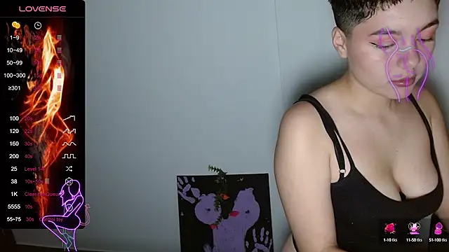 TRIXIE TANG28 online show from February 14, 2025, 2:39 am