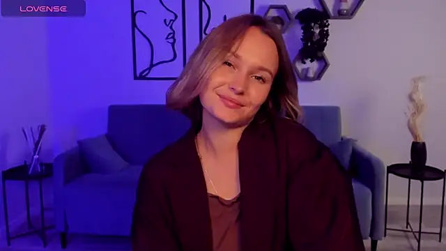 BritnieCute online show from October 6, 2025, 5:27 am