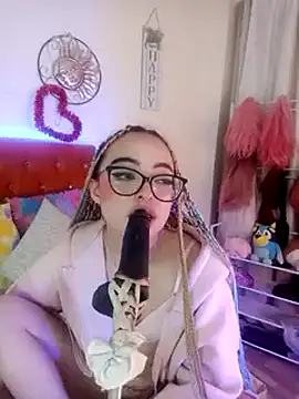 Snapshot of Yennastone chatting on December 22, 2024, 6:17 am Yennastone online show from December 22, 2024, 6:17 am