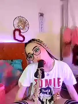 Snapshot of Yennastone chatting on January 10, 2025, 2:57 am Yennastone online show from January 10, 2025, 2:57 am