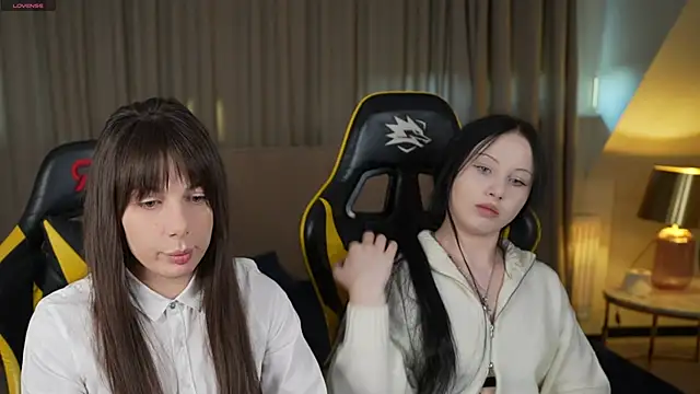 Snapshot of Alisa054 chatting on March 19, 2025, 3:51 pm Alisa054 online show from March 19, 2025, 3:51 pm