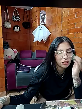 Snapshot of Raven__purple chatting on March 9, 2025, 5:44 am Raven purple online show from March 9, 2025, 5:44 am