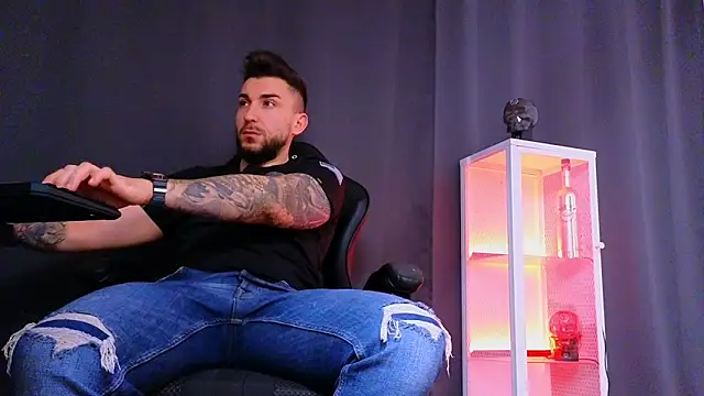 MightyAaron66 online show from February 28, 2025, 7:26 am