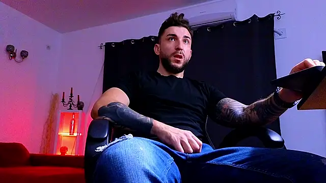 MightyAaron66 online show from November 12, 2025, 4:46 am