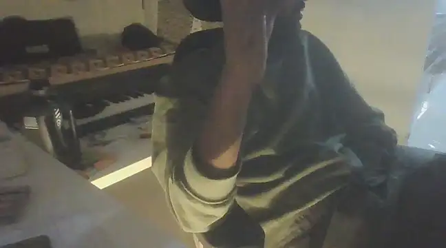 Snapshot of dominanthubby chatting on December 3, 2024, 5:23 pm dominanthubby online show from December 3, 2024, 5:23 pm