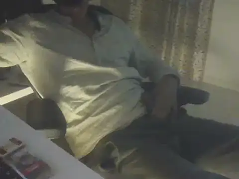 Snapshot of dominanthubby chatting on December 10, 2024, 10:26 pm dominanthubby online show from December 10, 2024, 10:26 pm