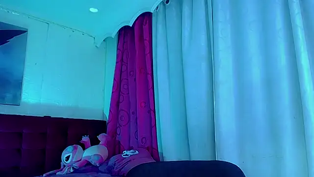 NahomiCamper online show from November 2, 2025, 10:45 pm