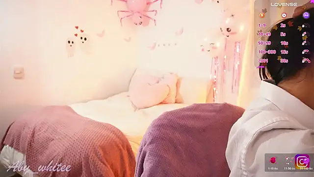 AbyWhitee online show from October 26, 2025, 5:13 am