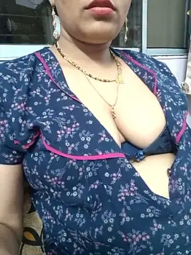 Snapshot of samitasharma chatting on October 5, 2025, 4:27 pm samitasharma online show from October 5, 2025, 4:27 pm