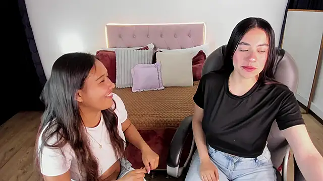 Snapshot of Icysweetcam chatting on November 2, 2025, 11:18 pm Icysweetcam online show from November 2, 2025, 11:18 pm