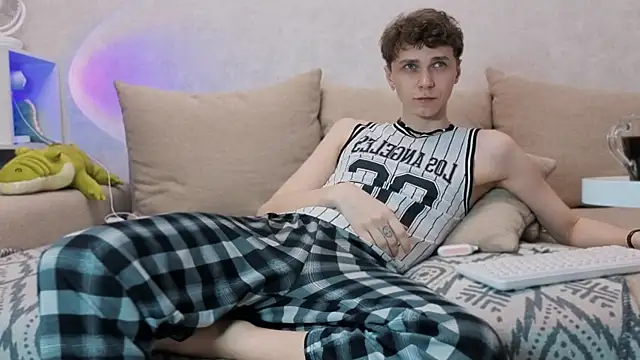 aqualidolly online show from December 9, 2024, 11:56 pm