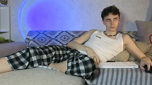 aqualidolly online show from December 24, 2024, 4:11 am