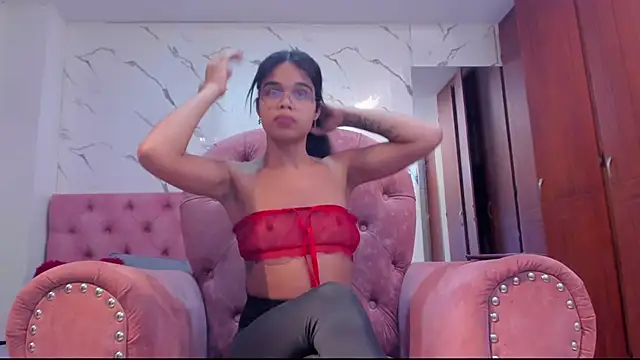 evelyn wine online show from November 13, 2025, 7:02 pm