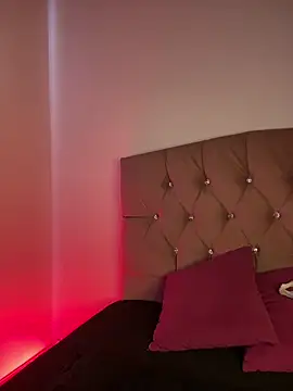 NINA 18 YEARS online show from September 19, 2025, 8:42 pm