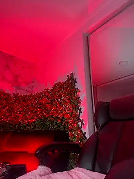 NINA 18 YEARS online show from November 14, 2025, 8:51 pm