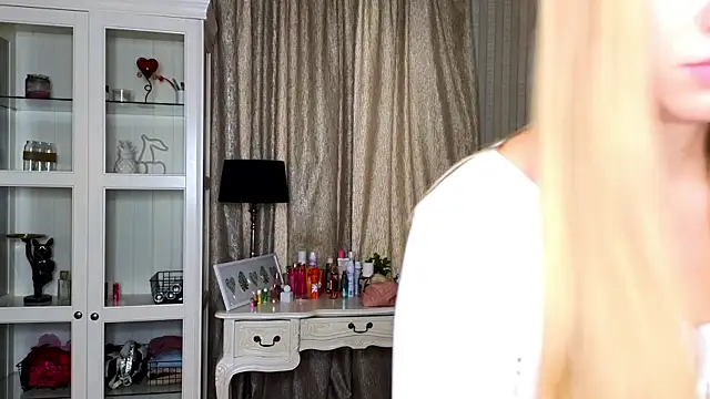 AnneFoxy online show from October 5, 2025, 7:28 am