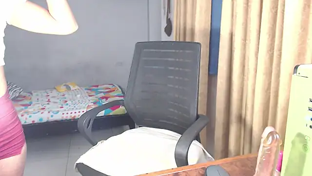 Snapshot of SusanLeroy chatting on November 19, 2025, 9:31 am SusanLeroy online show from November 19, 2025, 9:31 am