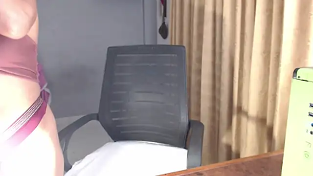 Snapshot of SusanLeroy chatting on November 28, 2025, 9:23 am SusanLeroy online show from November 28, 2025, 9:23 am