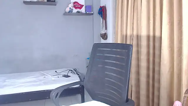 Snapshot of SusanLeroy chatting on November 30, 2025, 9:35 am SusanLeroy online show from November 30, 2025, 9:35 am