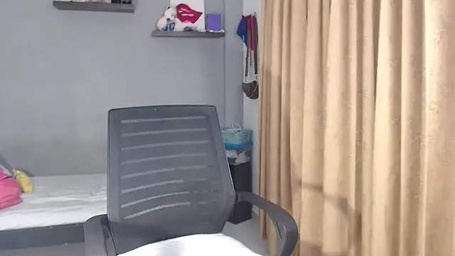 Snapshot of SusanLeroy chatting on December 1, 2025, 9:03 am SusanLeroy online show from December 1, 2025, 9:03 am