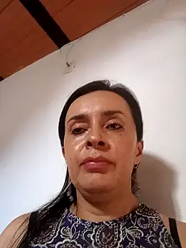 Samantha Sullivan  online show from December 4, 2024, 3:32 pm