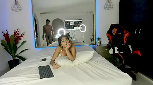 mia and masterboy online show from December 3, 2024, 3:44 pm