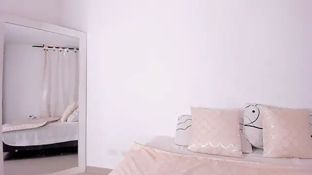 NickyBrown  online show from November 27, 2025, 5:15 pm