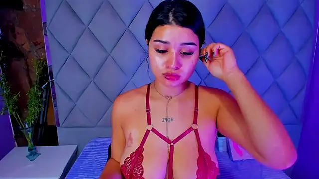 venusowen  online show from October 9, 2025, 1:20 pm