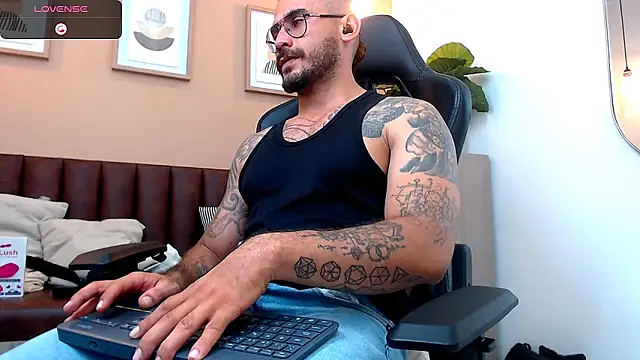 Snapshot of hanz_col chatting on December 6, 2024, 7:21 am hanz col online show from December 6, 2024, 7:21 am