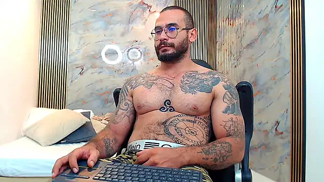 Snapshot of hanz_col chatting on January 25, 2025, 4:34 am hanz col online show from January 25, 2025, 4:34 am