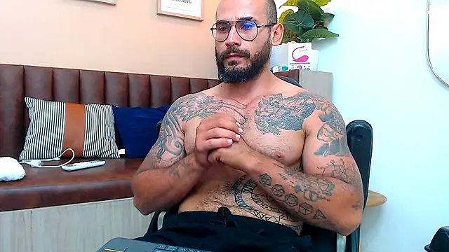 Snapshot of hanz_col chatting on March 17, 2025, 2:01 pm hanz col online show from March 17, 2025, 2:01 pm