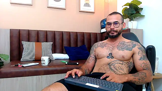 Snapshot of hanz_col chatting on March 19, 2025, 9:28 am hanz col online show from March 19, 2025, 9:28 am