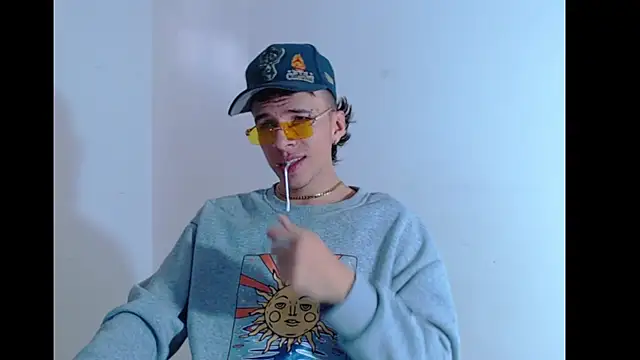 Keeny16 online show from December 7, 2024, 7:43 pm