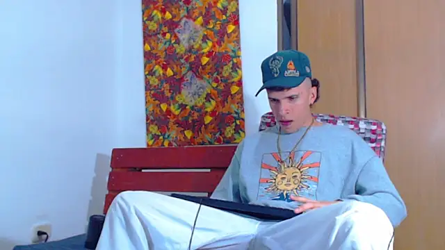 Keeny16 online show from December 19, 2024, 3:29 am