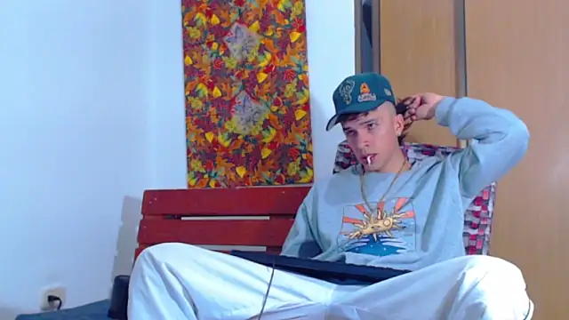 Keeny16 online show from December 19, 2024, 2:13 pm