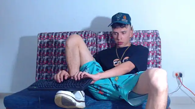 Keeny16 online show from January 27, 2025, 8:17 pm