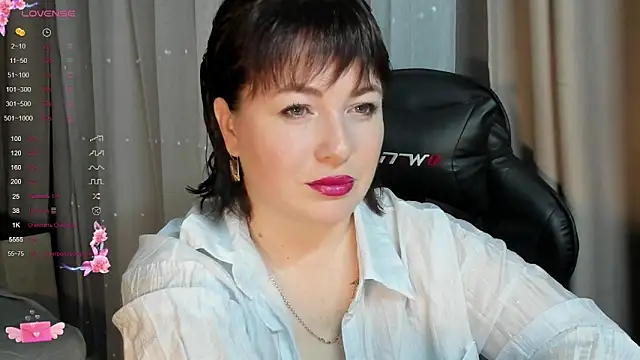 Snapshot of Victoria_Di chatting on September 24, 2025, 2:53 pm Victoria Di online show from September 24, 2025, 2:53 pm