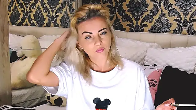 Snapshot of Aly_girl1 chatting on October 5, 2025, 9:07 am Aly girl1 online show from October 5, 2025, 9:07 am