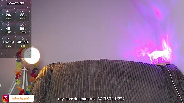 Snapshot of FoxRineHelen chatting on October 15, 2025, 4:40 pm FoxRineHelen online show from October 15, 2025, 4:40 pm