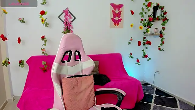 Snapshot of Emic_ chatting on February 6, 2025, 2:48 pm Emic online show from February 6, 2025, 2:48 pm