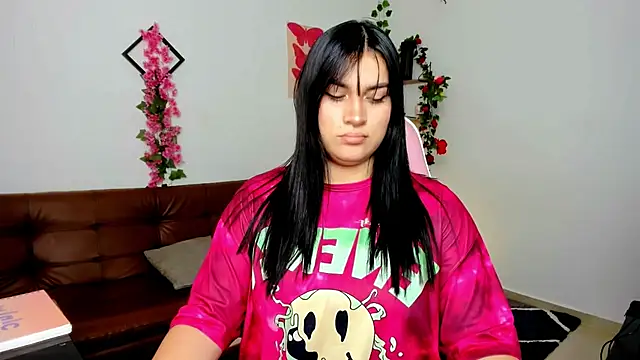 Snapshot of Emic_ chatting on February 24, 2025, 6:58 pm Emic online show from February 24, 2025, 6:58 pm