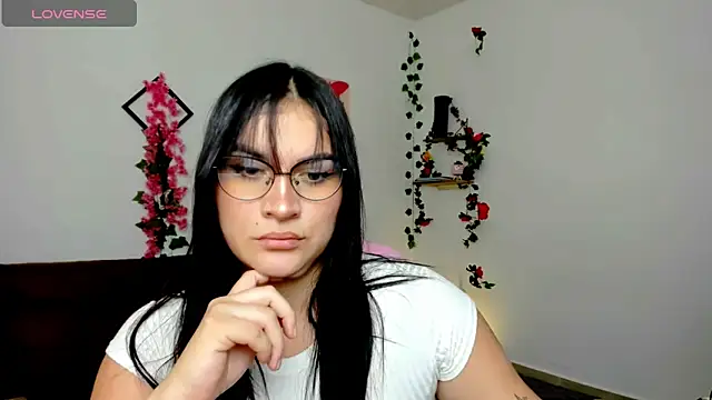 Snapshot of Emic_ chatting on February 26, 2025, 7:16 pm Emic online show from February 26, 2025, 7:16 pm