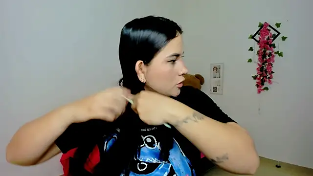 Snapshot of Emic_ chatting on March 11, 2025, 4:18 pm Emic online show from March 11, 2025, 4:18 pm